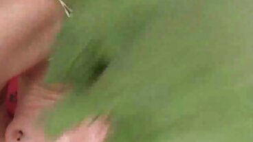 يؤدي سكسي اجنبي مقاطع الإعصار واليوجا التنافسي للأخت غير الشقيقة إلى POV