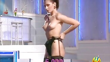 سيدة احله مقاطع سكسي وحيدة dicked أسفل في الحديقة
